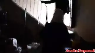 عربية محجبة تبتلع السائل بعد مص قوي