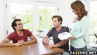 ينيك ام صاحبه العاجز