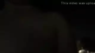 مثليه إغواء عاري الصدر قنبلة