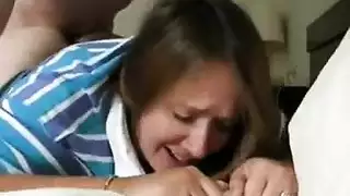 الأخ يجبر زبه داخلها تعاني من الاختراق الشرجي