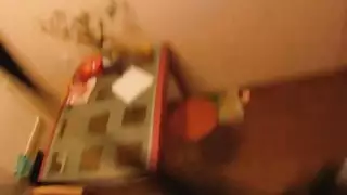 إيمي أندرسن تستمني بقوة بقضيب مطاطي