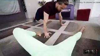 عاهرة مغربية تأخذ قضيبًا في الحمام سكس عربي