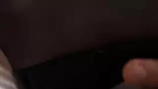 غريب عاري الصدر في سن المراهقة السمين