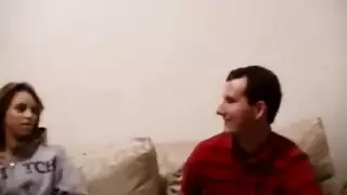 الفتاة الشقراء تظهر فتحاتها في مشهد خارجي صريح