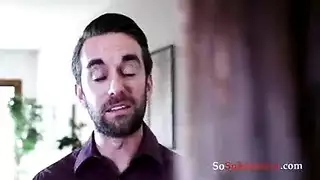 زوج مسيطر قاس يصفع مؤخرتها بقوة ويمارس الجنس معها بعنف