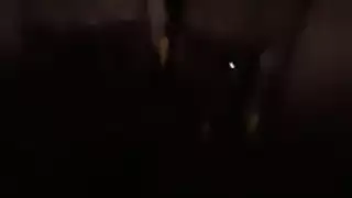 عاهرة باريسية تأخذ قضيب الرجل الملتح بعمق