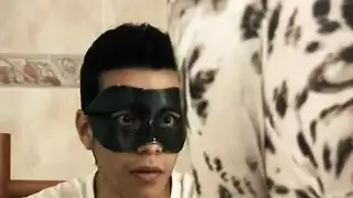 امرأة ناضجة تحصل على شرج من رجل أصغر