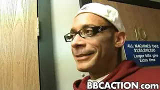 مكافأة نائب الرئيس: قذف على الوجه بقضيب أسود كبير بالحركة البطيئة