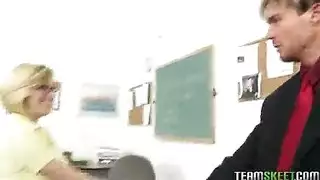 طالب يربط المدرسه وينيك كسها بلصف غصب عنها اباحي