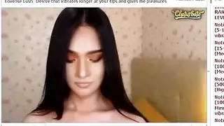 لعبة شرجية مع قضيب مطاطي عملاق لآسيوية عبر جنسية