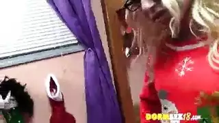 جنس جماعي في الفصل: طالبات مراهقات يتم استخدامهن من قبل الكادر التعليمي