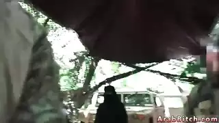 فتاة عربية ساخنة تمارس الجنس مع زميلها في الفصل بقوة في مقطع إباحي