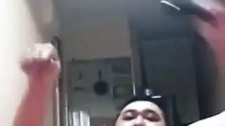 الرجل الياباني يبلغ عن مرضه ليمارس الجنس مع فتيات نشوانات بلا توقف