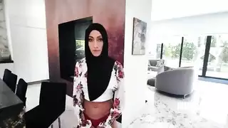 العربية: مهبل زوجة الأب العربية المبلل تحت الحجاب في الرابع من يوليو
