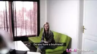 جنس بحركة بطيئة: قضيب ضخم لشاب يندفع