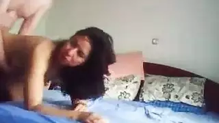 إباحية في الحديقة: لاتينية صدرها صغير تُمارس الجنس بقوة