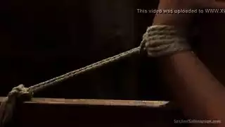 الفاتنة ذات الثديين الكبيرين الكرز تغوي وتعرض ثدييها في غرفة النوم