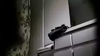 بث مباشر: كاميرا خفية في غرفة نومها