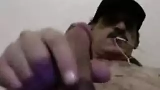 عاهرة آسيوية تأخذ قضيب أسود سميك في الداخل بعمق