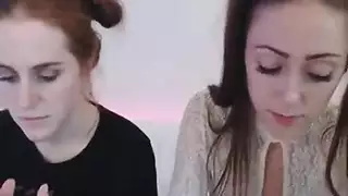 مشهد خيانة حار: صديقة تركب صديقه بدون وقاية