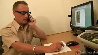 آسيوية لطيفة تمص وتلعق بقوة في فيلم إكس إكس إكس