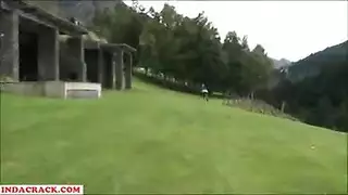 سمراء مثارة في جلسة إباحية: نيك ومص