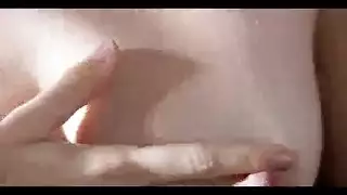 تقوم بالعادة السرية في ااحمام