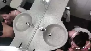 سكس اغراء امهات في الحمام