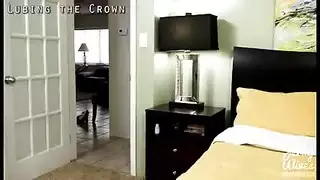 أخ يغتصبها أخته بعنف