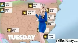 المذيعة الشرموطة تثير المنتج ببزازها الكبيرة المدورة