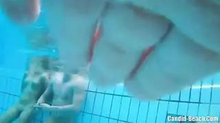 كاميرا حية تحت الماء